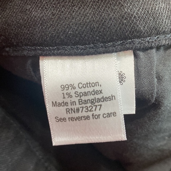 So black high rise boyfriend midi distressed jean shorts size 3/26 - Picture 4 of 4